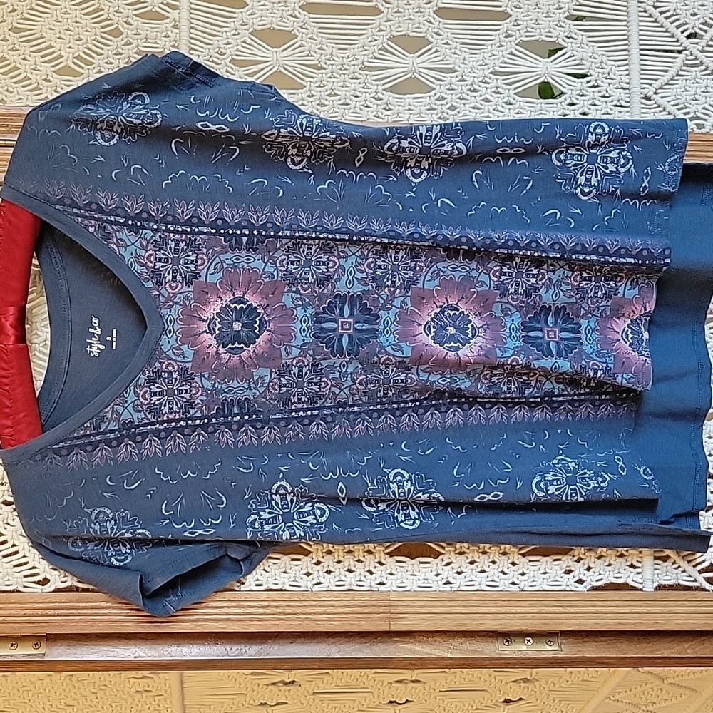 Macy's Style&Co. Lightweight Tshirt Top Size Small. Med. Blue